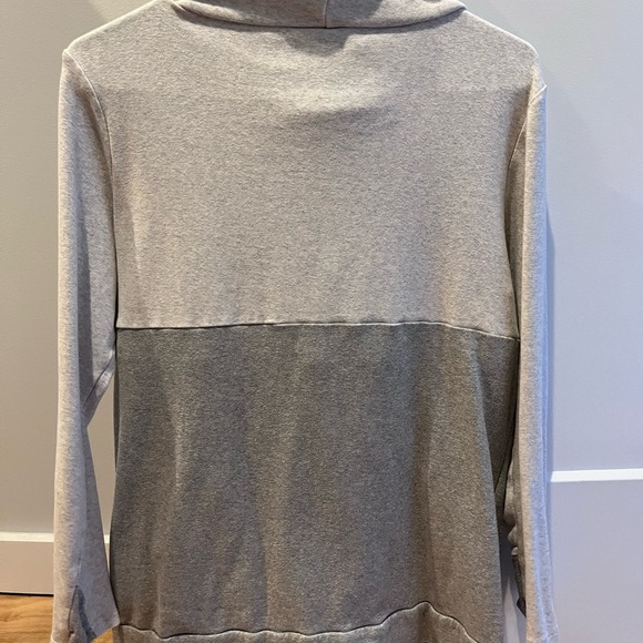 Nursing Queen Two-Tone Gray Nursing Pullover - Picture 2 of 3